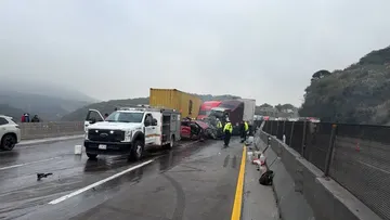 Tepeji: carambola entre tres tráileres y tres autos en la México-Querétaro deja un fallecido y siete heridos