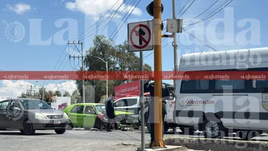 Choque entre patrulla y automóvil