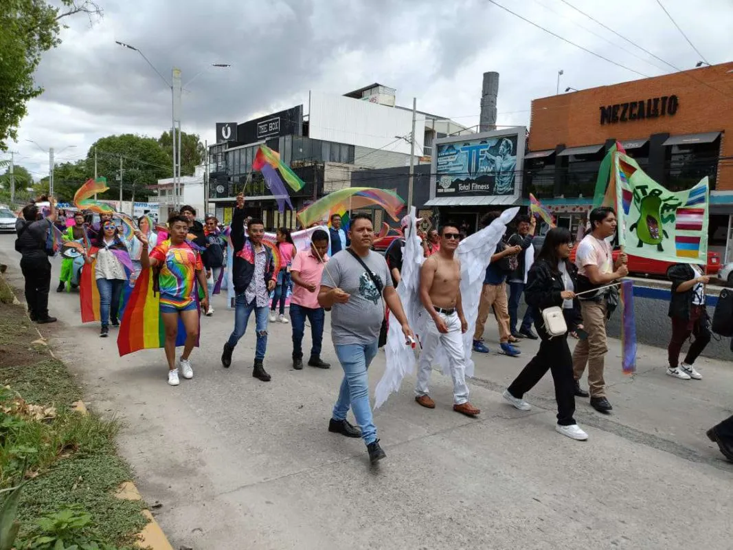 Marcha por el orgullo LGBTTTIQ+ en Tula para visibilizar sus derechos y exigir respeto