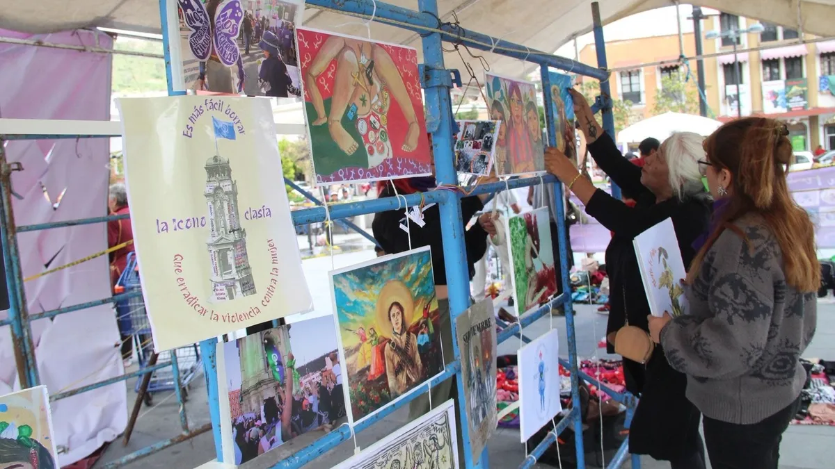 Exposición feminista “Aborta la Patria” en Pachuca.