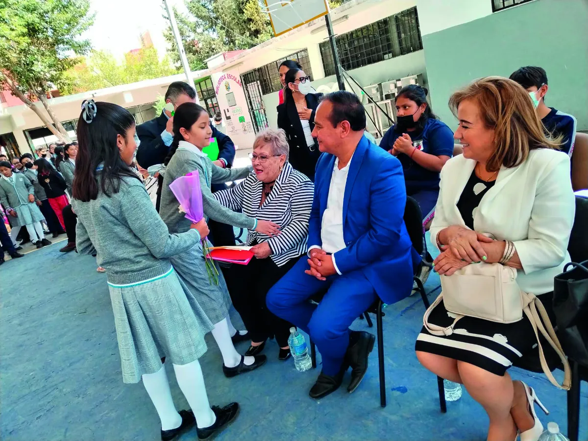 Rosa Virginia se jubila tras más de 60 años dedicados a la enseñanza