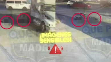Momento en que motociclista es atropellado por tráiler en Tultitlán; el impacto quedó grabado en video.