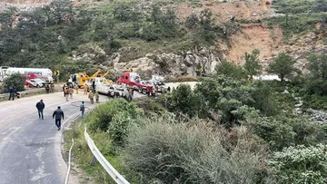 Carretera México-Tampico cerrada indefinidamente en Mineral del Monte