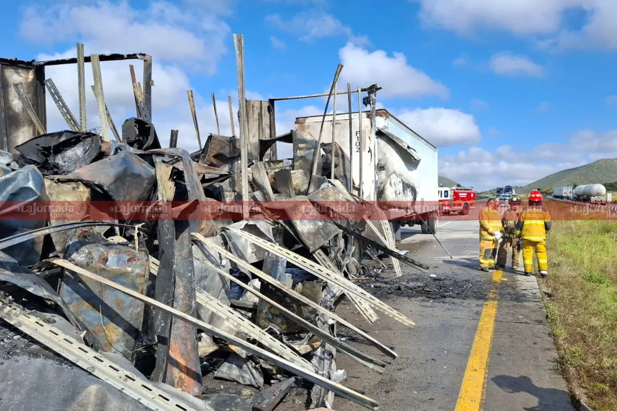 Accidente entre tráileres en Arco Norte provoca incendio y cierre total; autoridades ya reabrieron circulación.