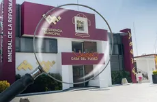 Síndica revisa documentos tras irregularidades en licitación del PMDU.