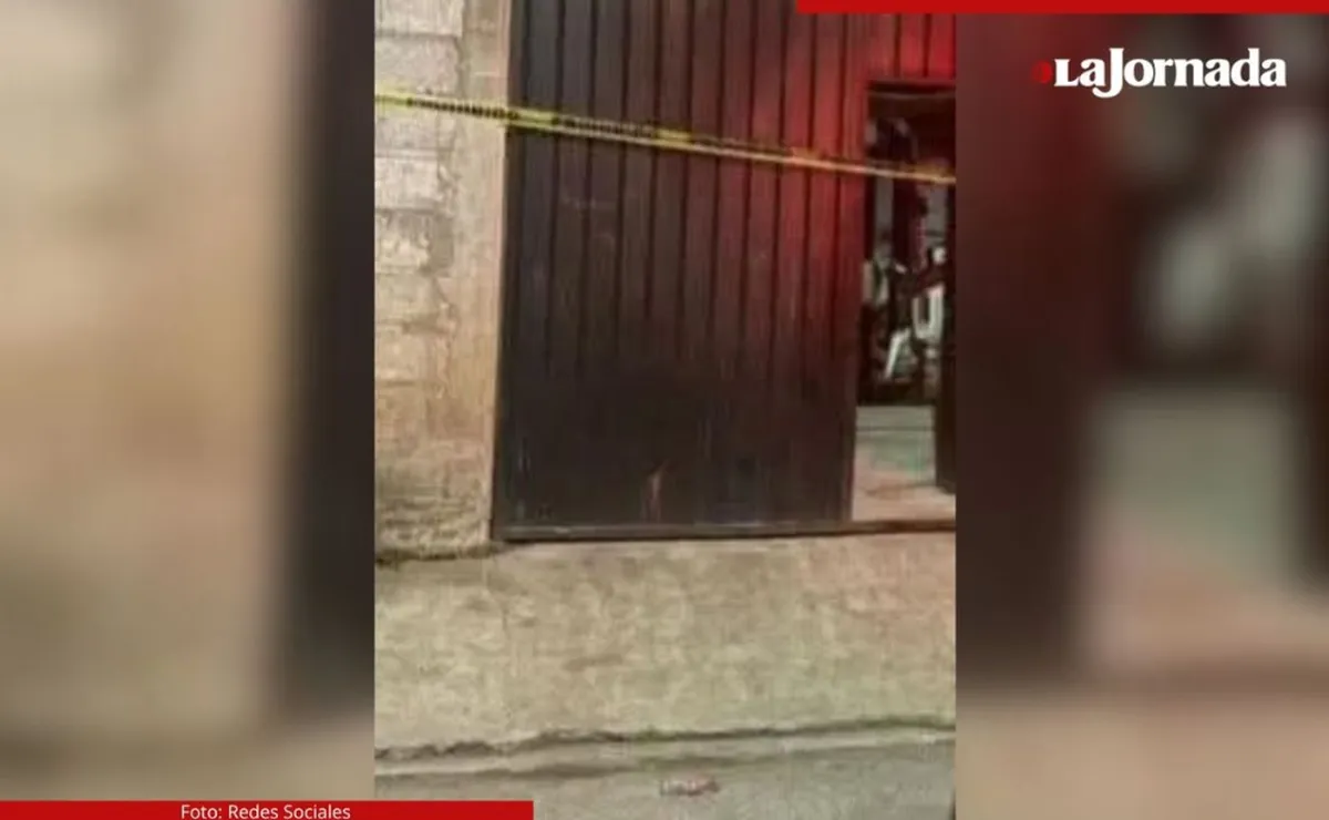 De acuerdo al reporte de la Policía Municipal de Santiago Tulantepec, el doble crimen se perpetró en el interior de una casa sin número