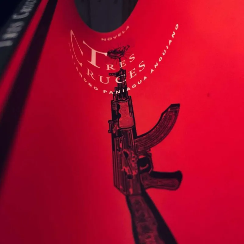 Alejandro Paniagua presenta su obra literaria “Tres cruces”