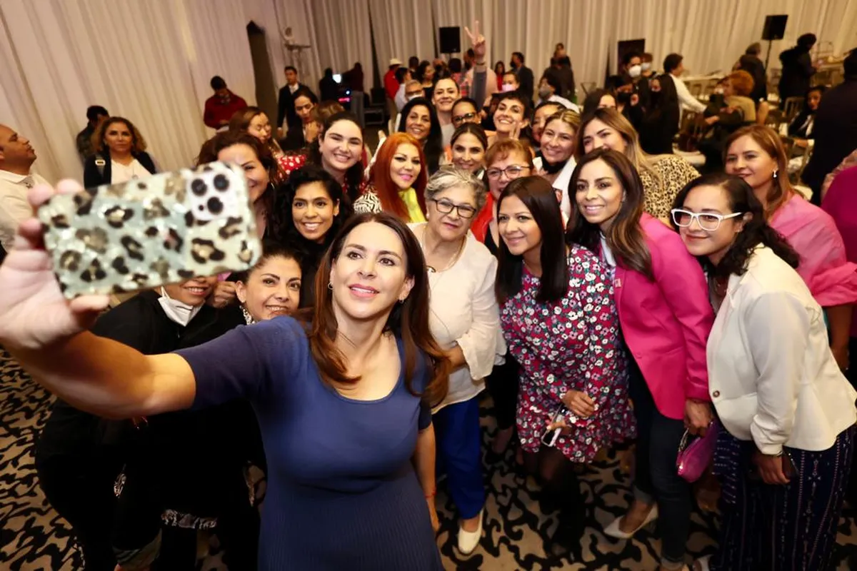 Carolina Viggiano firma compromisos con mujeres empresarias de Hidalgo