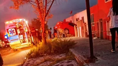 Auto impactado contra inmueble en Casas Quma
