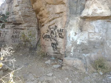 Vandalismo en la Zona Arqueológica de Huapalcalco: Grafitis dañan el valor histórico