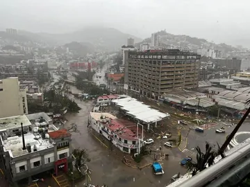 Aplican Plan DN-III en Acapulco; GCDMX envía equipo especializado en emergencias