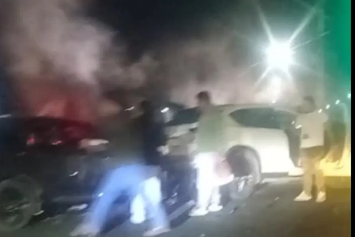 Cinco autos chocan sobre Río de las Avenidas