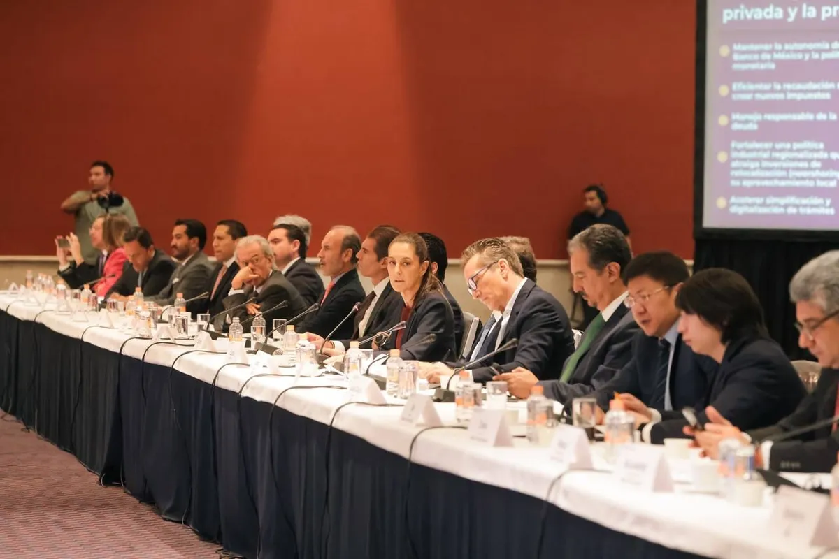 Sheinbaum se reúne con miembros de la Asociación de Bancos de México