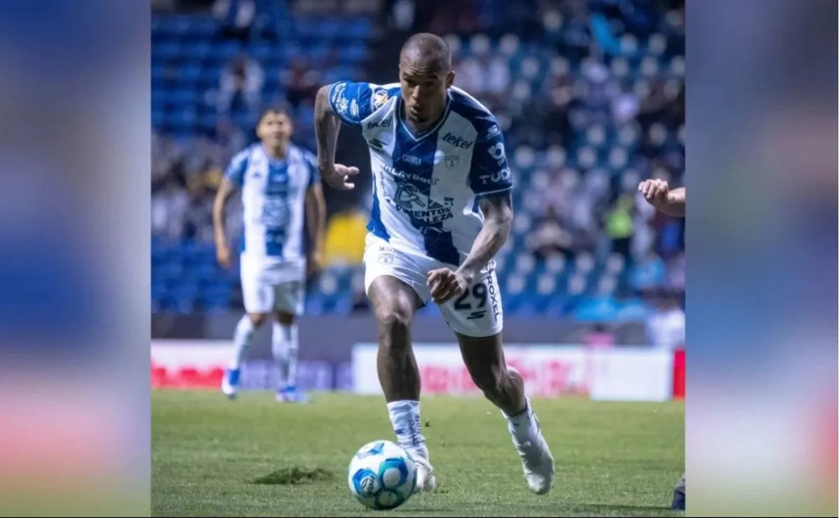 Robert Kenedy delantero del Club Pachuca