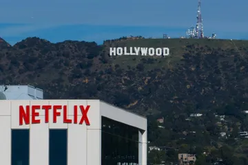 Temen que la fusión Netflix-Warner Bros constituya otra amenaza para la industria