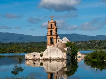 Hidalgo guarda un rincón sorprendente donde la historia emerge entre las aguas de una presa.