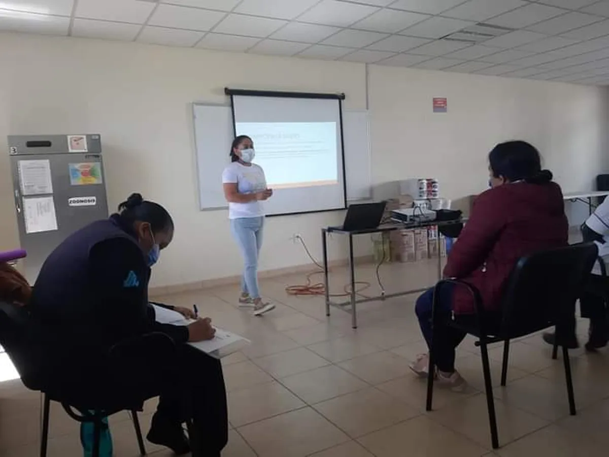 Capacitan a personal de Villa de Tezontepec en perspectiva de género