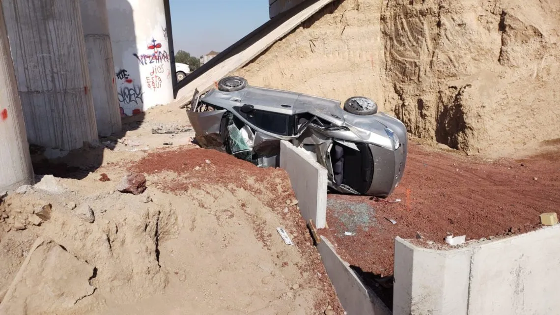 Cae vehículo de distribuidor vehicular en la México-Pachuca