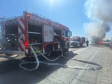Accidente en el Arco Norte: Camión Torton se incendia a la altura de Atitalaquia | VIDEO