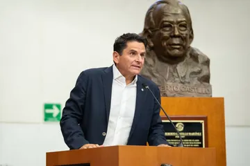 Cuauhtémoc Ochoa impulsa diálogo para fortalecer acceso a medicamentos oncológicos
