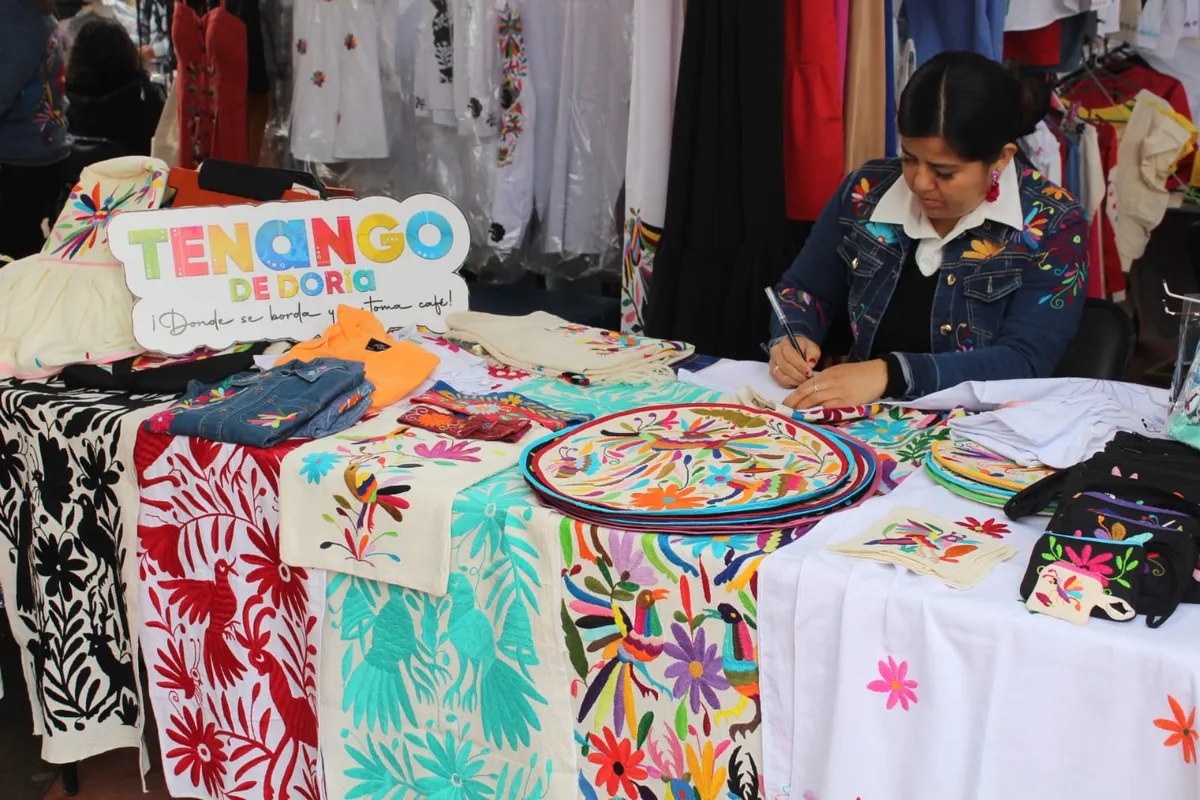 El Día del Tenango se expande: artesanos y cocineras del país rinden tributo a la cuna del bordado