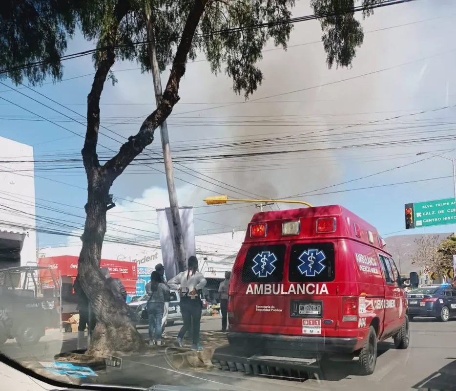 Se incendia dulcería Cravioto en Pachuca