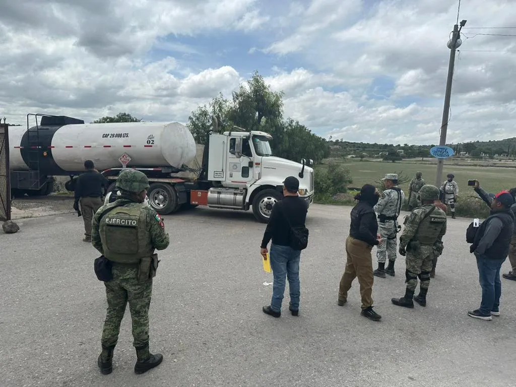Aseguran 24 mil litros de combustible en Tula de Allende
