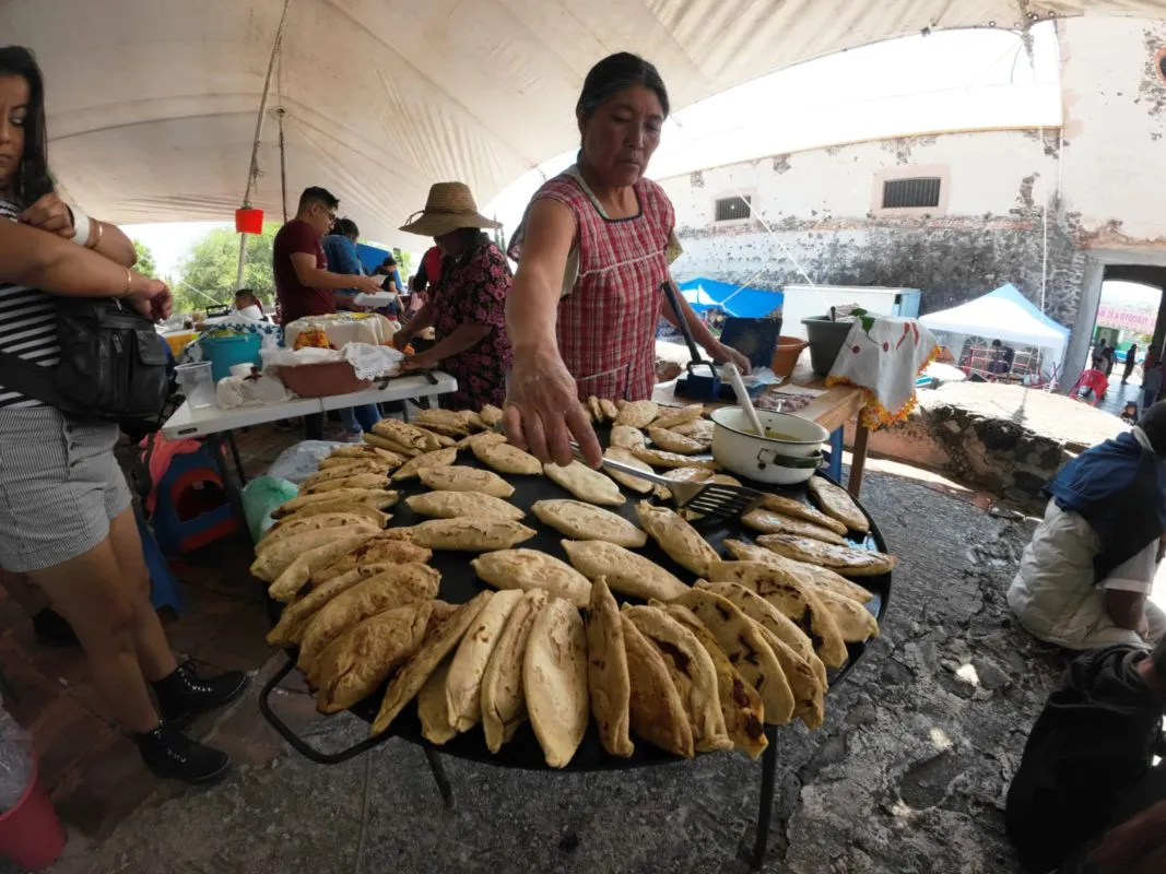 Gran variedad de comida y bebidas en el Festival del Tlacoyo y el Maguey