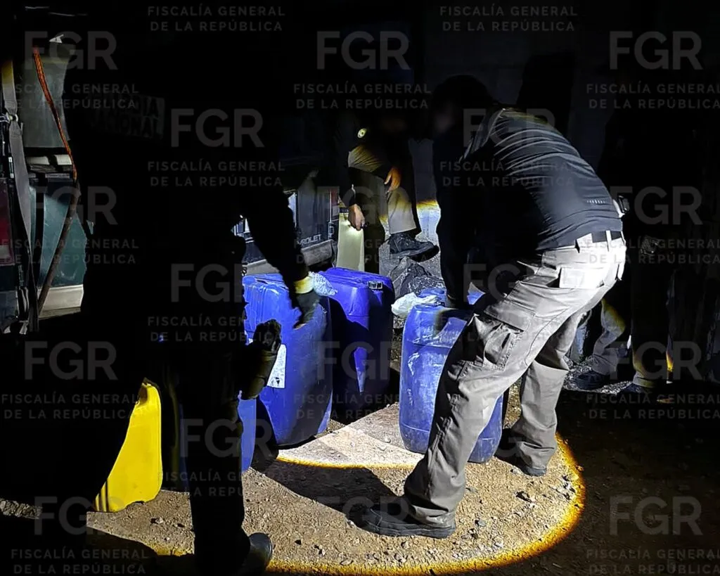 FGR asegura 7 mil 600 litros de huachicol durante cateos en Tlahuelilpan