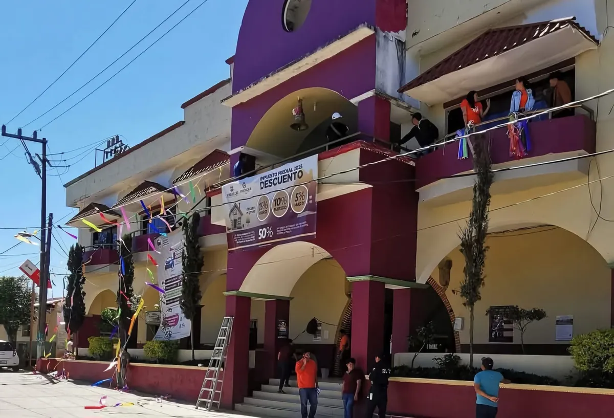 Retienen a presidenta municipal en Hidalgo; entregará más de un millón de pesos