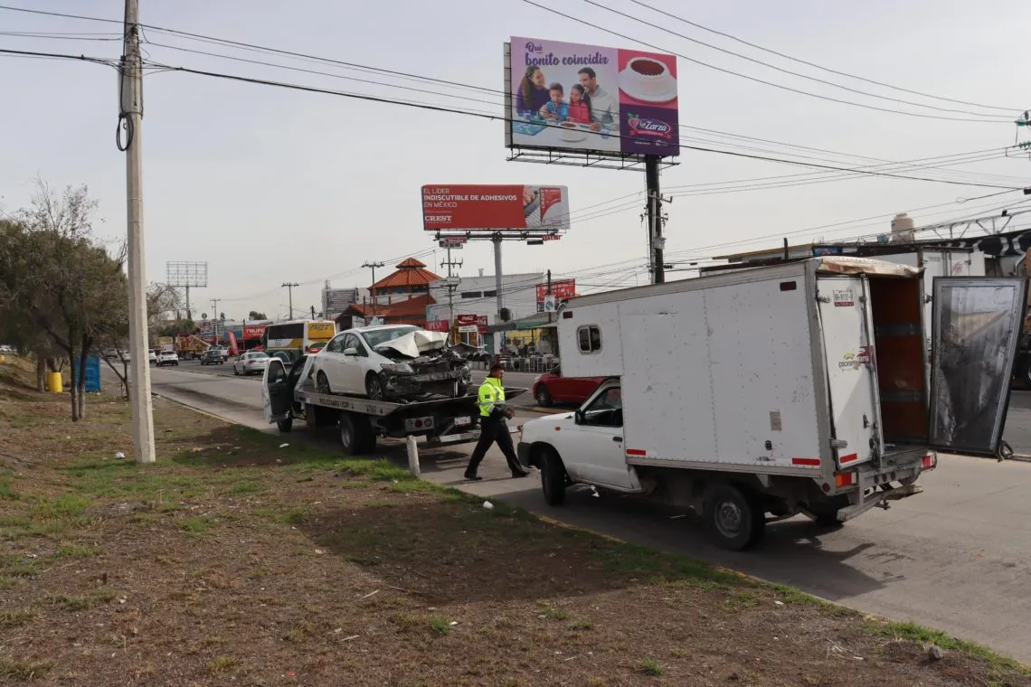 Pachuca: choque entre Tuzobús y autos deja dos lesionados