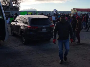 Tianguistas bloquean la carretera México-Pachuca