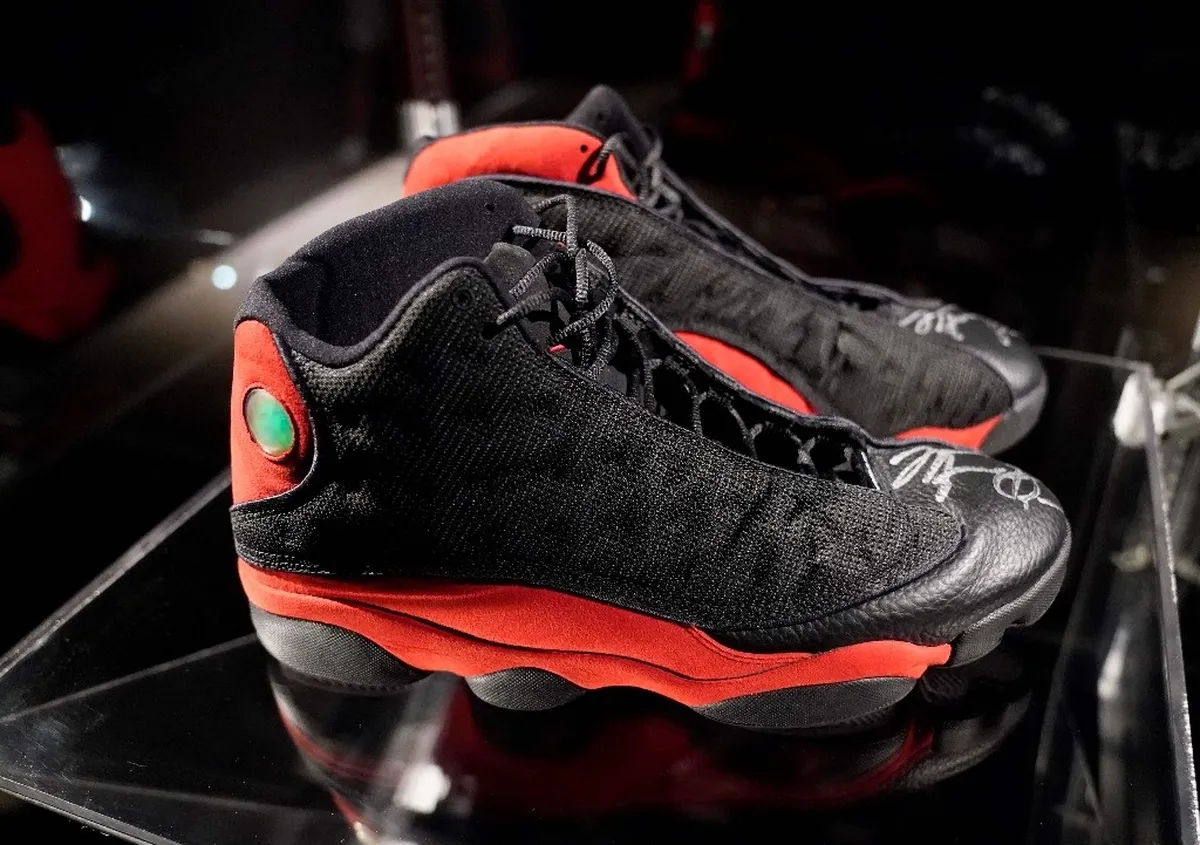 Air Jordan 13: subastan en un récord de 2.2 mdd calzado de Michael Jordan