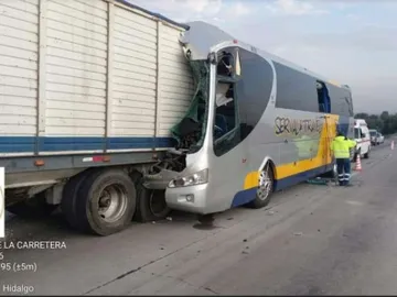 Arco Norte: Autobús se impacta contra tráiler; hay 4 lesionados