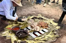 Horno monumental de barbacoa durante la Feria Patronal de Dajiedhi, en Actopan.