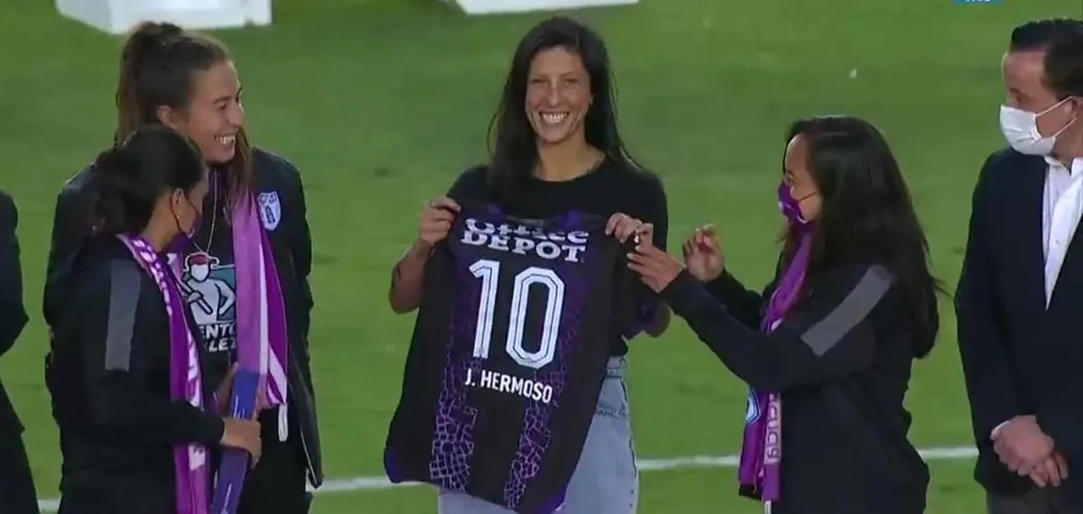 Dan bienvenida a Jennifer Hermoso en el Estadio Hidalgo