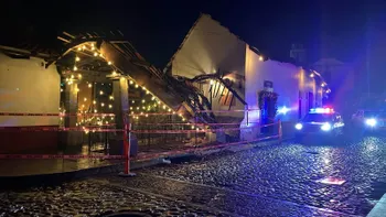 ¡Derrumbe en pleno centro de Huasca! Un choque destruyó la estructura 