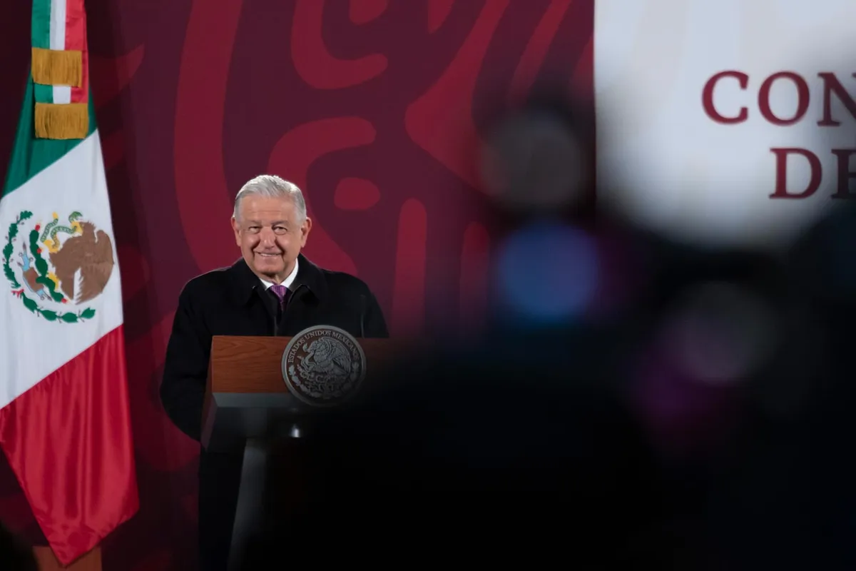 AMLO pide que periodistas ‘famosos’ transparenten sus sueldos