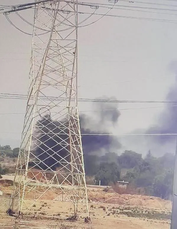 Incendio de llantas en Atitalaquia genera intensa movilización frente a Sigma