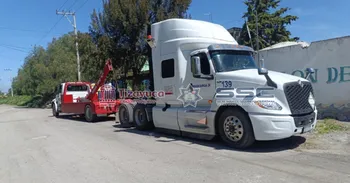 Roban un tráiler en el Arco Norte y desatan persecución: los detienen al intentar huir entre terrenos de cultivo
