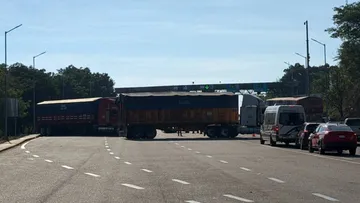 SEGOB llama a transportistas a evitar bloqueos carreteros que afecten la movilidad, el abastecimiento de productos y las actividades económicas.