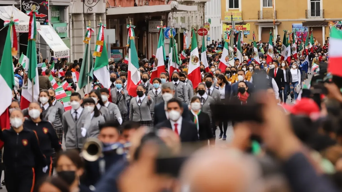 Desfile cívico-militar en Pachuca