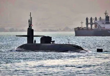 rump despliega fuerzas navales con misiles y tecnología de espionaje para enfrentar a los cárteles que operan por mar en América Latina.