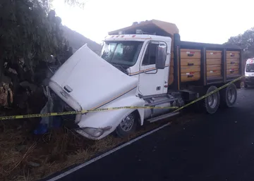 Dos personas sin vida saldo de accidente en Villa de Tezontepec