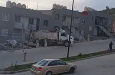 Camión de carga choca en Mineral de la Reforma