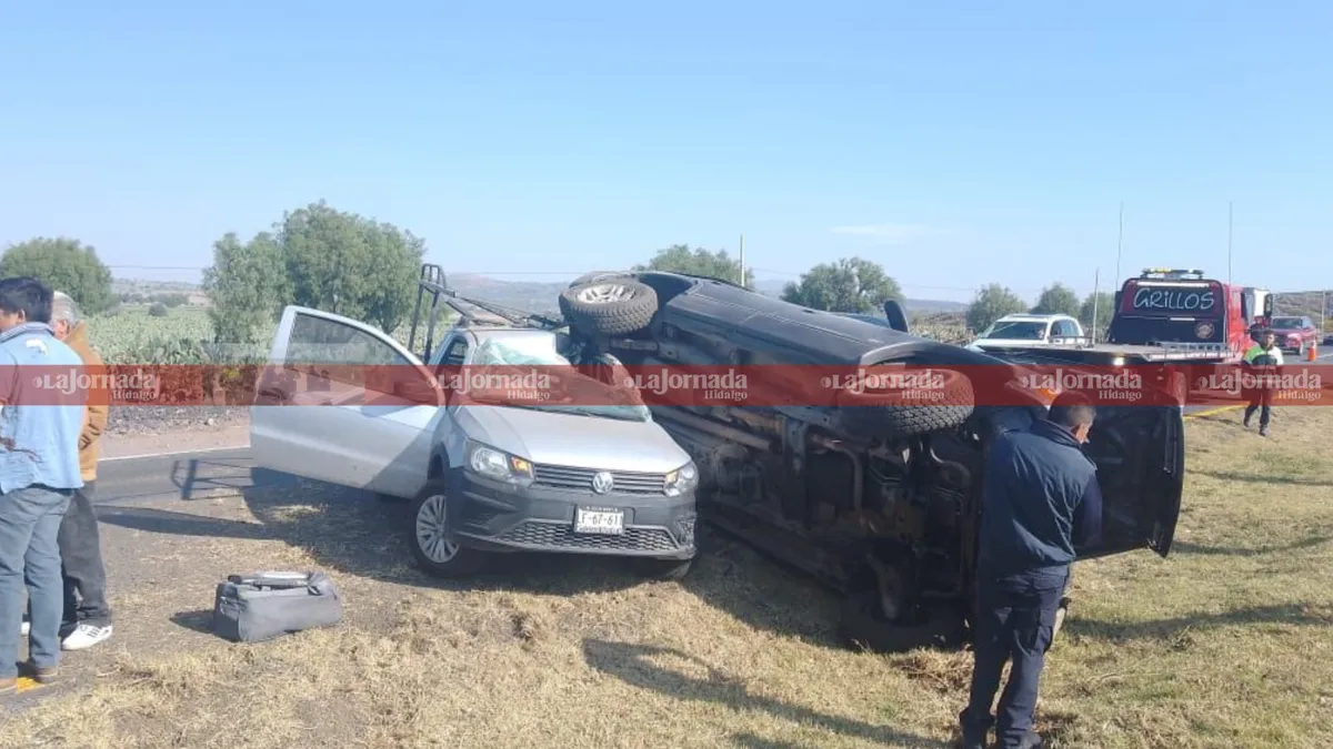 Choque en la México-Tulancingo deja dos lesionados y daños materiales