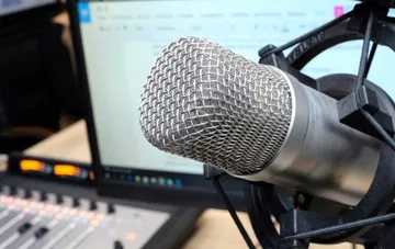 Entregan cuatro concesiones en Hidalgo para radio comercial en AM