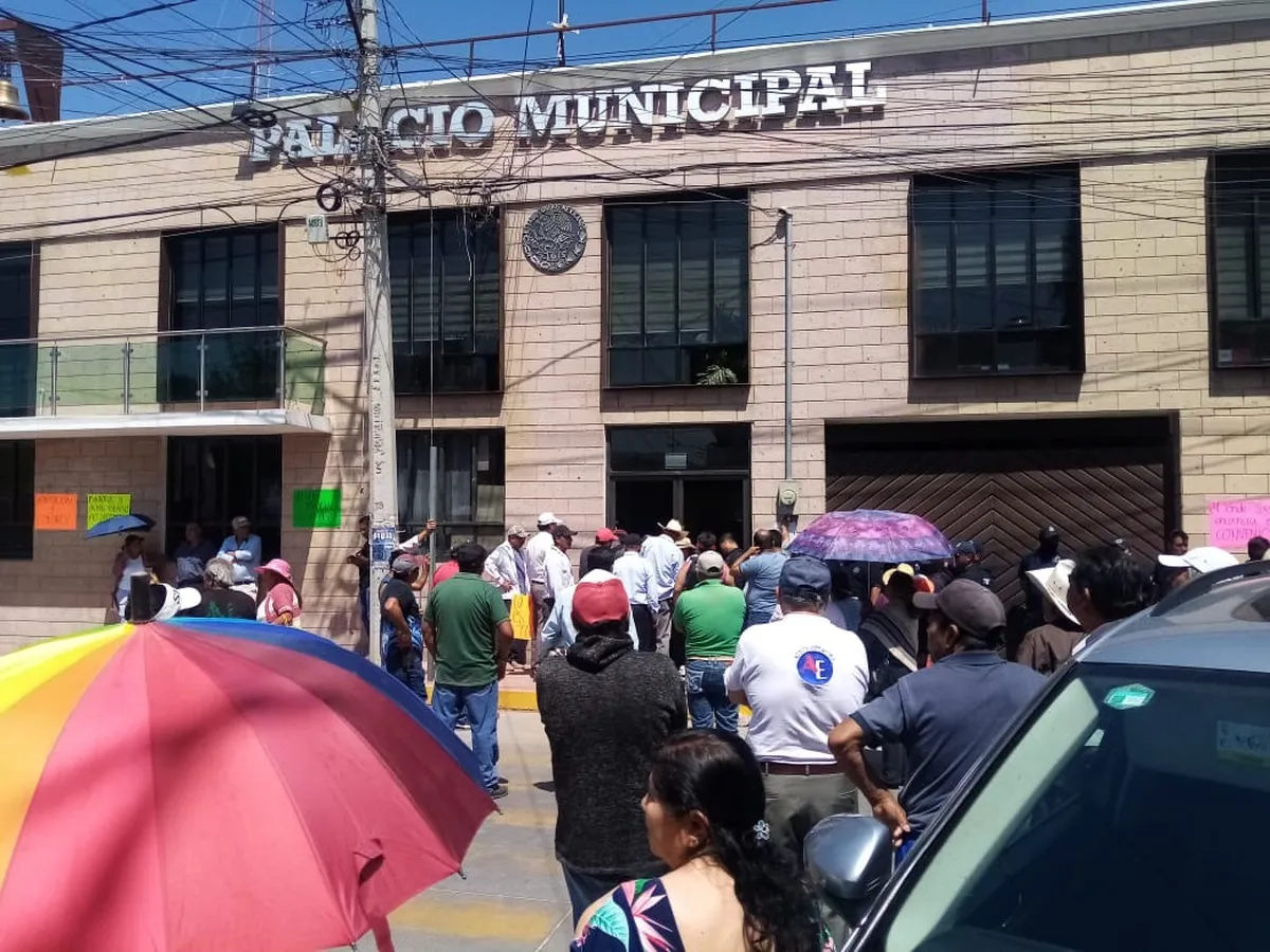 Pobladores de San Agustín Tlaxiaca protestan por entrega de pozo a CAASIM