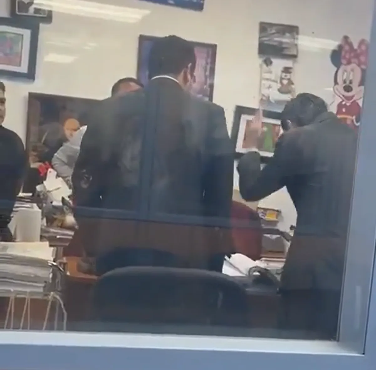 ¡Se enojaron! Abogados de Grupo Pachuca agreden a juez  que no falló a su favor| VIDEO