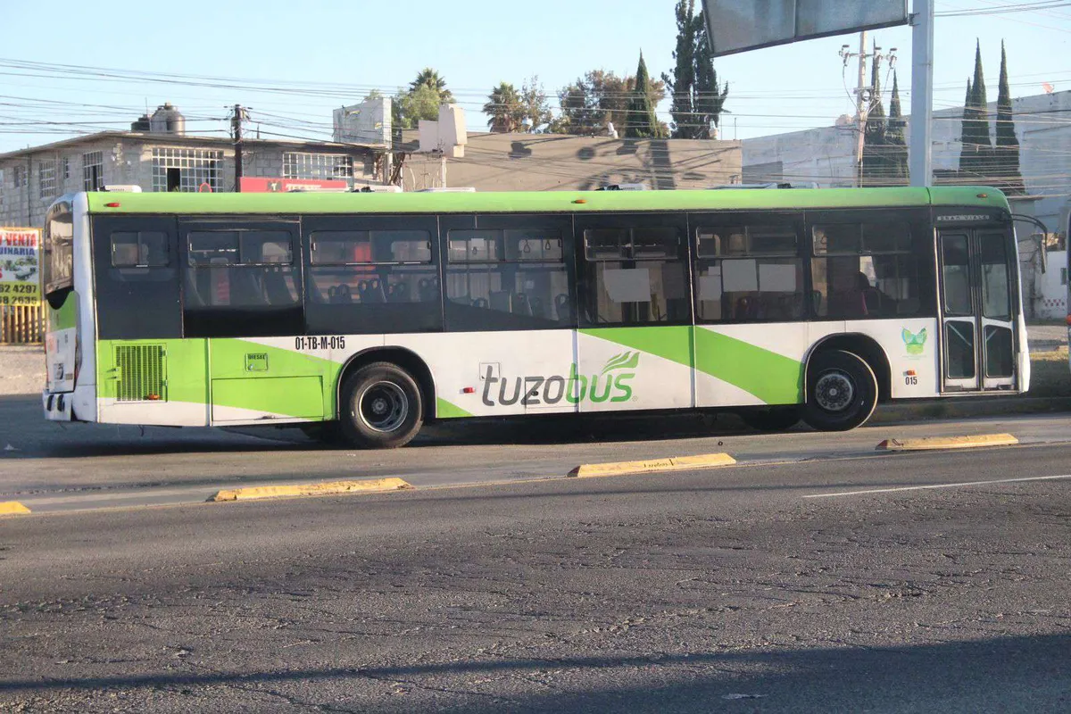 Julio Menchaca prevé solución integral al Tuzobús antes del informe